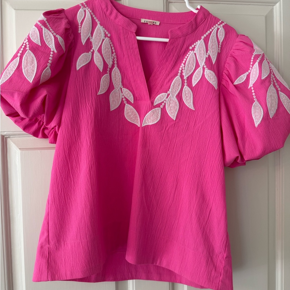 Jodifl hot pink/fuchsia and white appliqué blouse with puffed sleeves